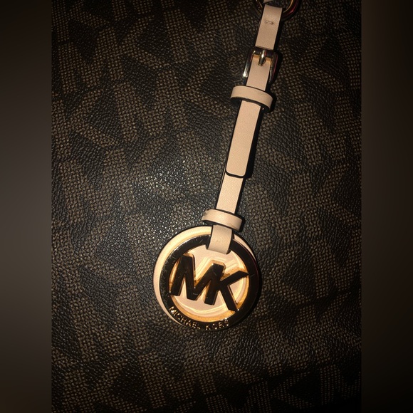 Michael Kors Jet Set Travel Tote Bag - Picture 11 of 16